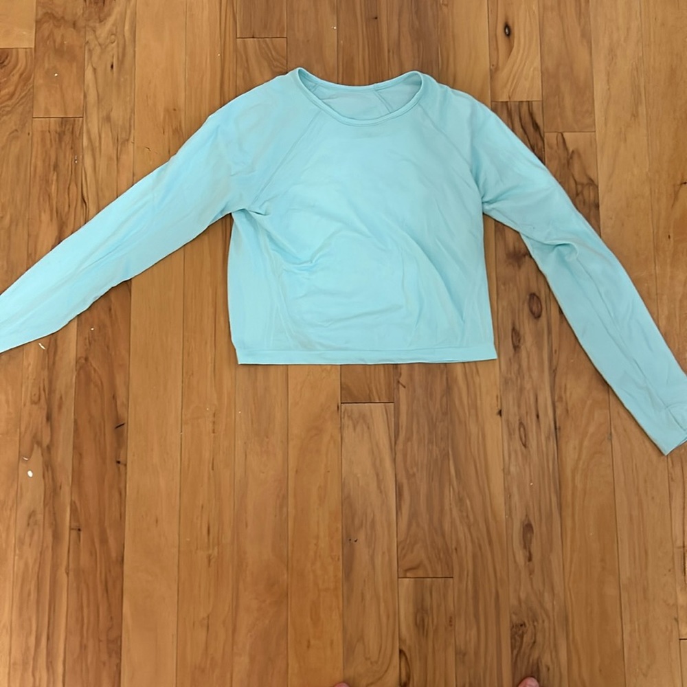 Athleta Long sleeve cropped shirt